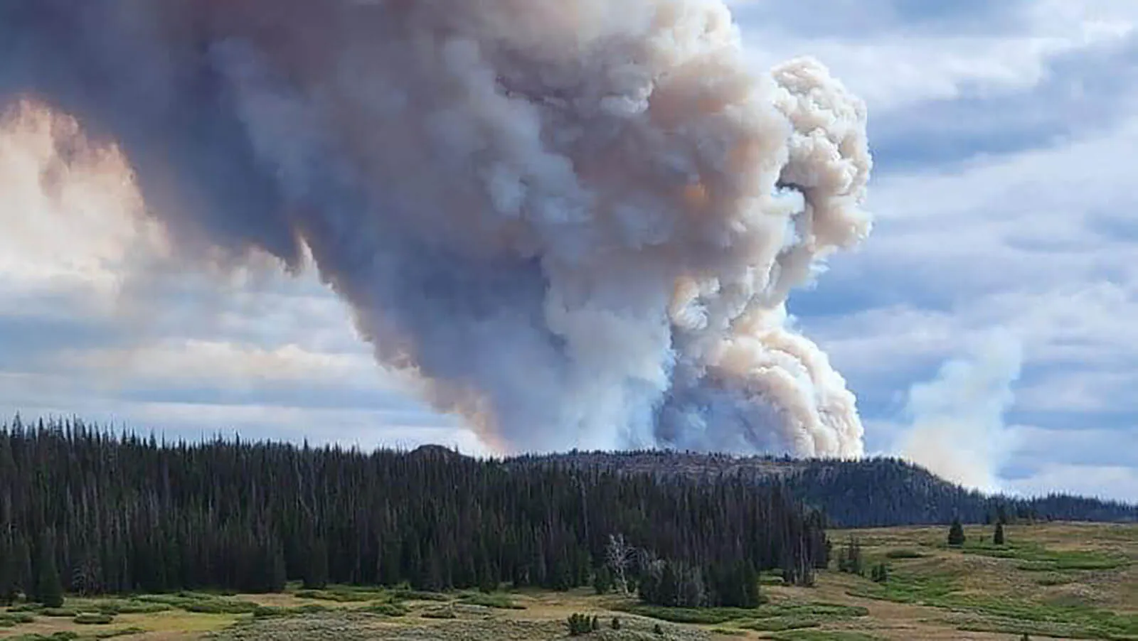 Uncontained Wildfire Putting Out Plumes Of Smoke In Northwest Wyoming ...
