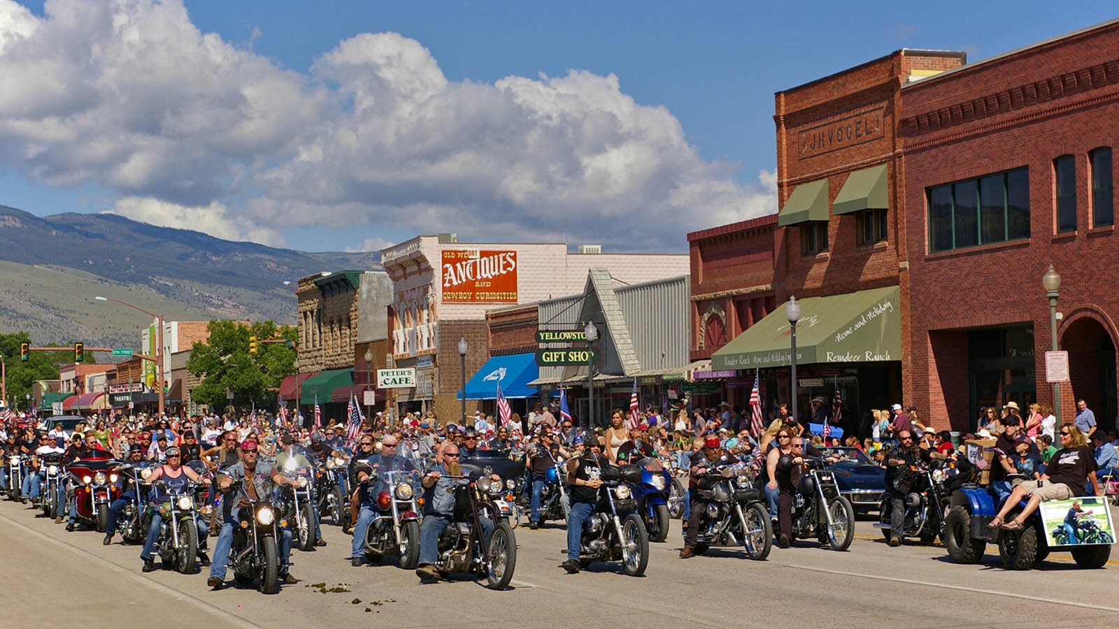 Wyoming's Fourth of July weekend will run hot and cold, with a forecast that includes highs in the 90s and overnight lows in the 30s. Afternoon thunderstorms are also a safe bet.