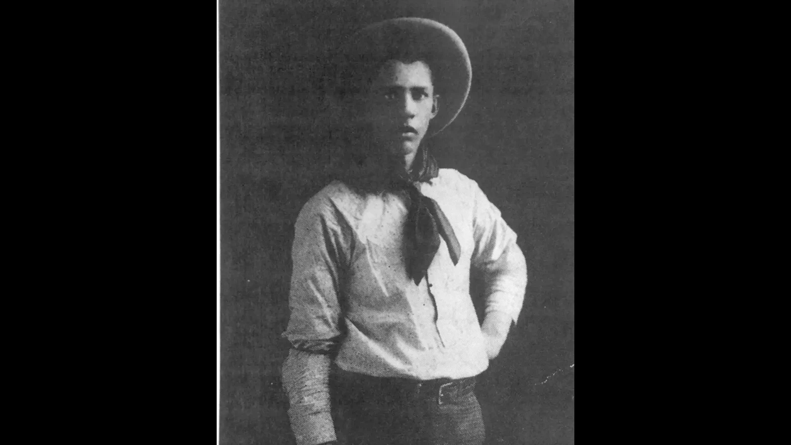 Bill Carlisle was a 25 years old cowboy and laborer when, on impulse, he robbed his first train in 1916 and became a public hero and one of the most wanted men in America. His gentleman manners and the fact he refused to rob women captured the imagination of his fans who helped him hide out after he escaped from jail.