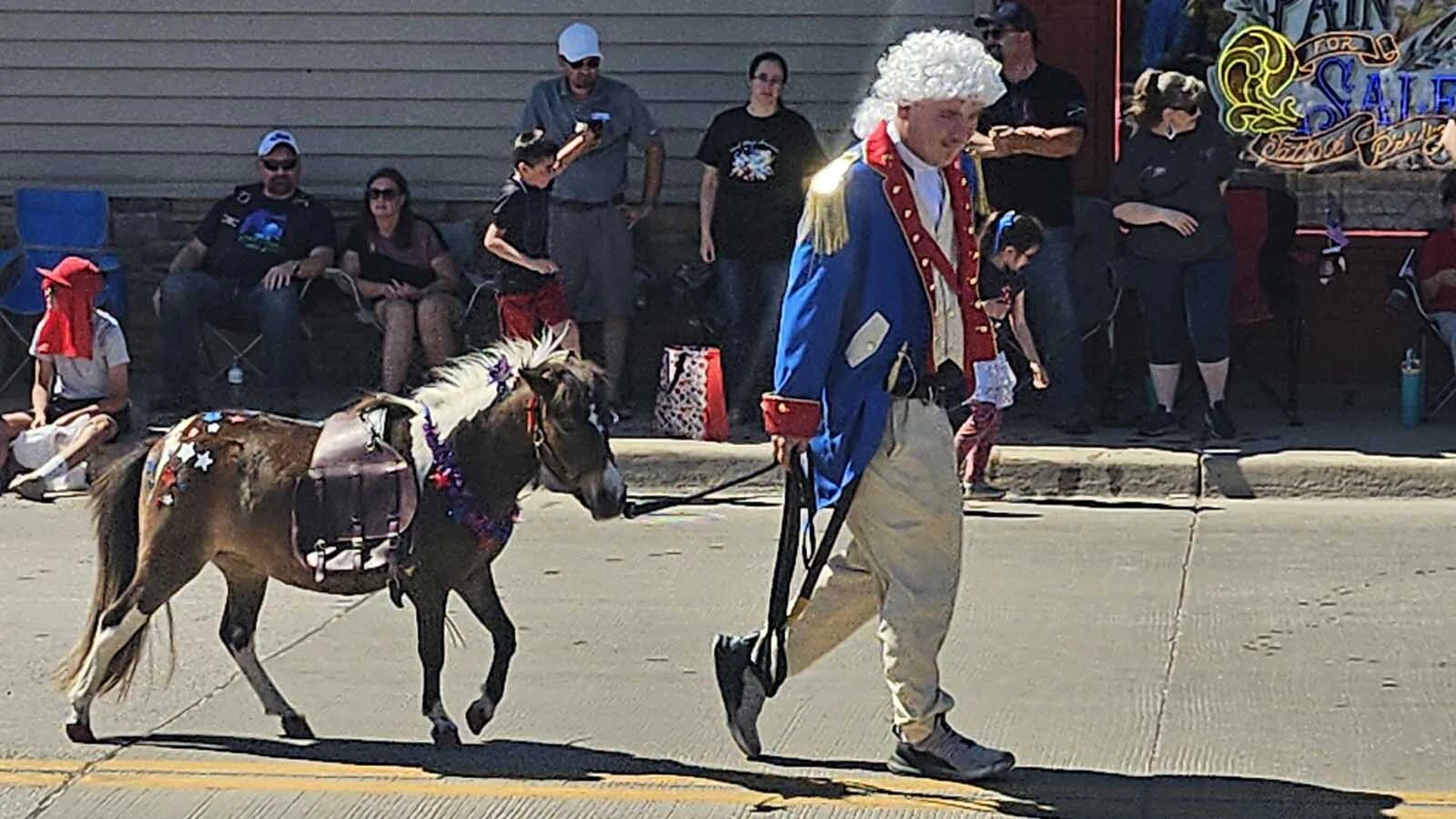 Sometimes Yankee Doodle gives that pony he rides on a little break.