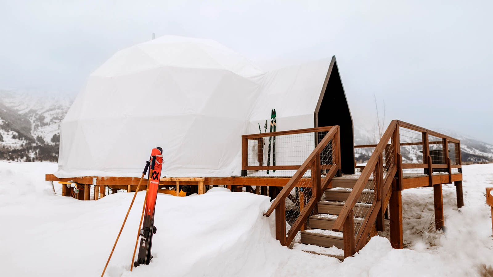 Geodesic domes covered in white provide a luxurious camping experience.