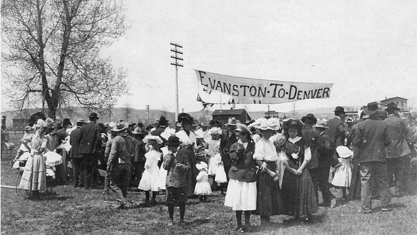 Evanston residents dressed in their finest to celebrate the start of the endurance race.