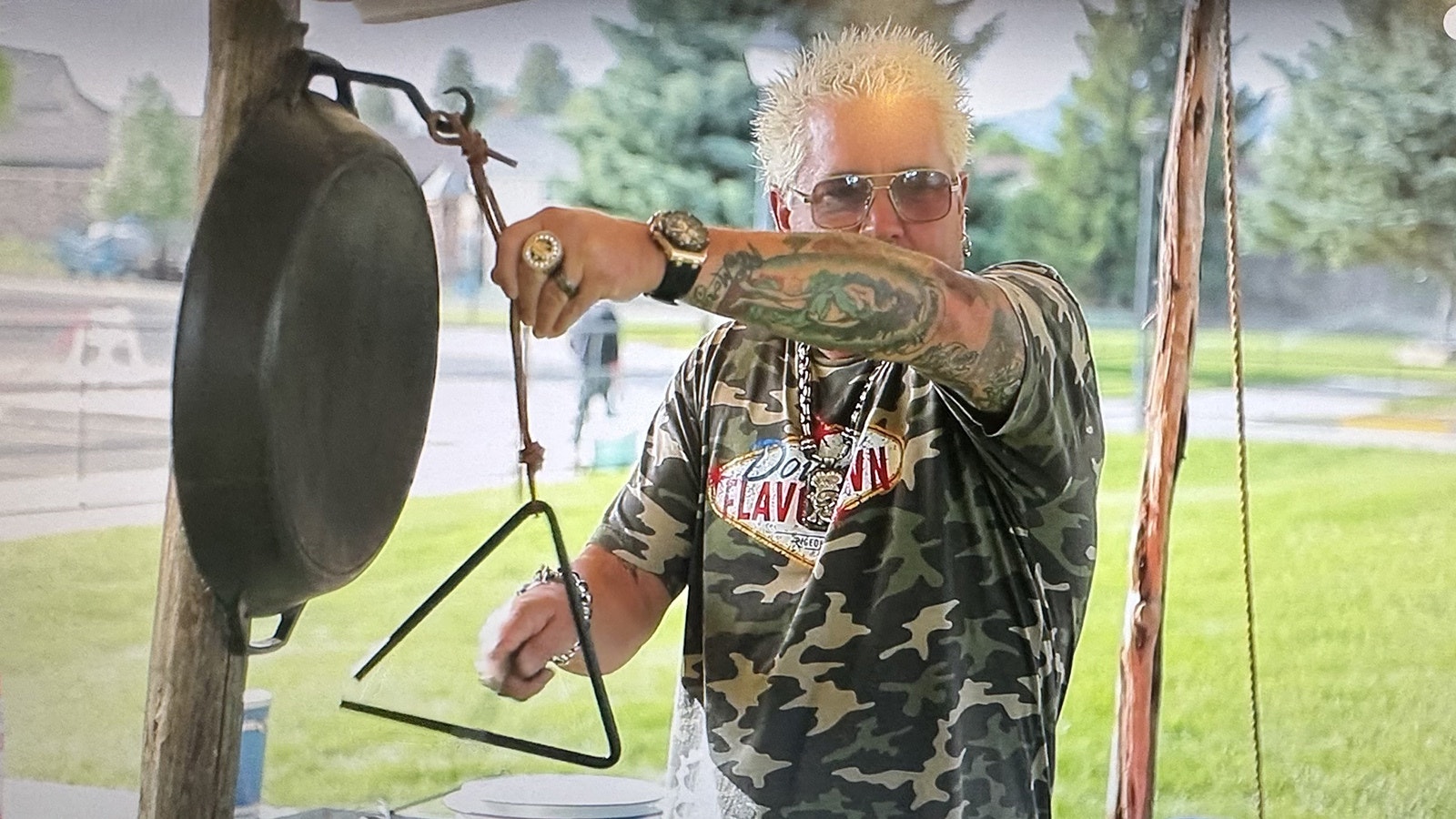 Guy Fieri rings the bell for the chuck wagon dinner at the Buffalo Bill Center for the West.