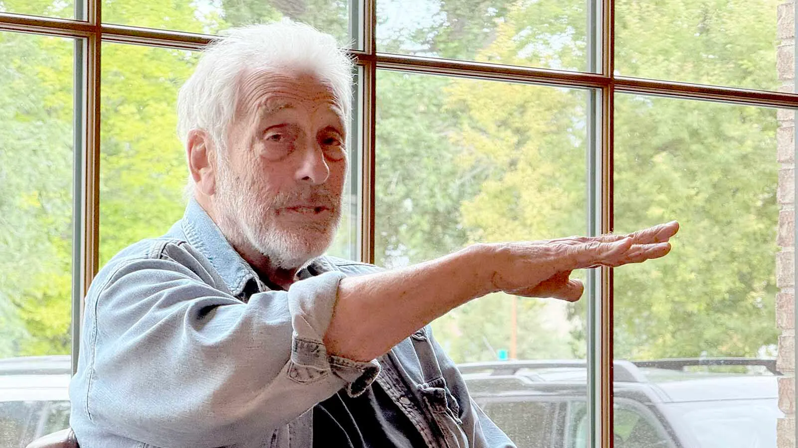 Hollywood producer Hawk Koch shares stories of his career in the Shell Bar in Shell.