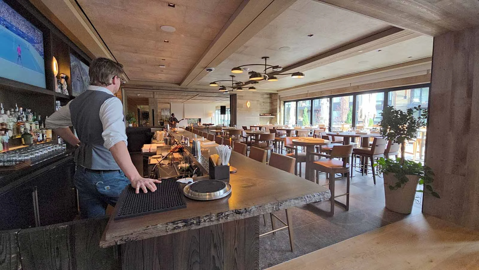 The bar awaits guests while a musician plays live music.