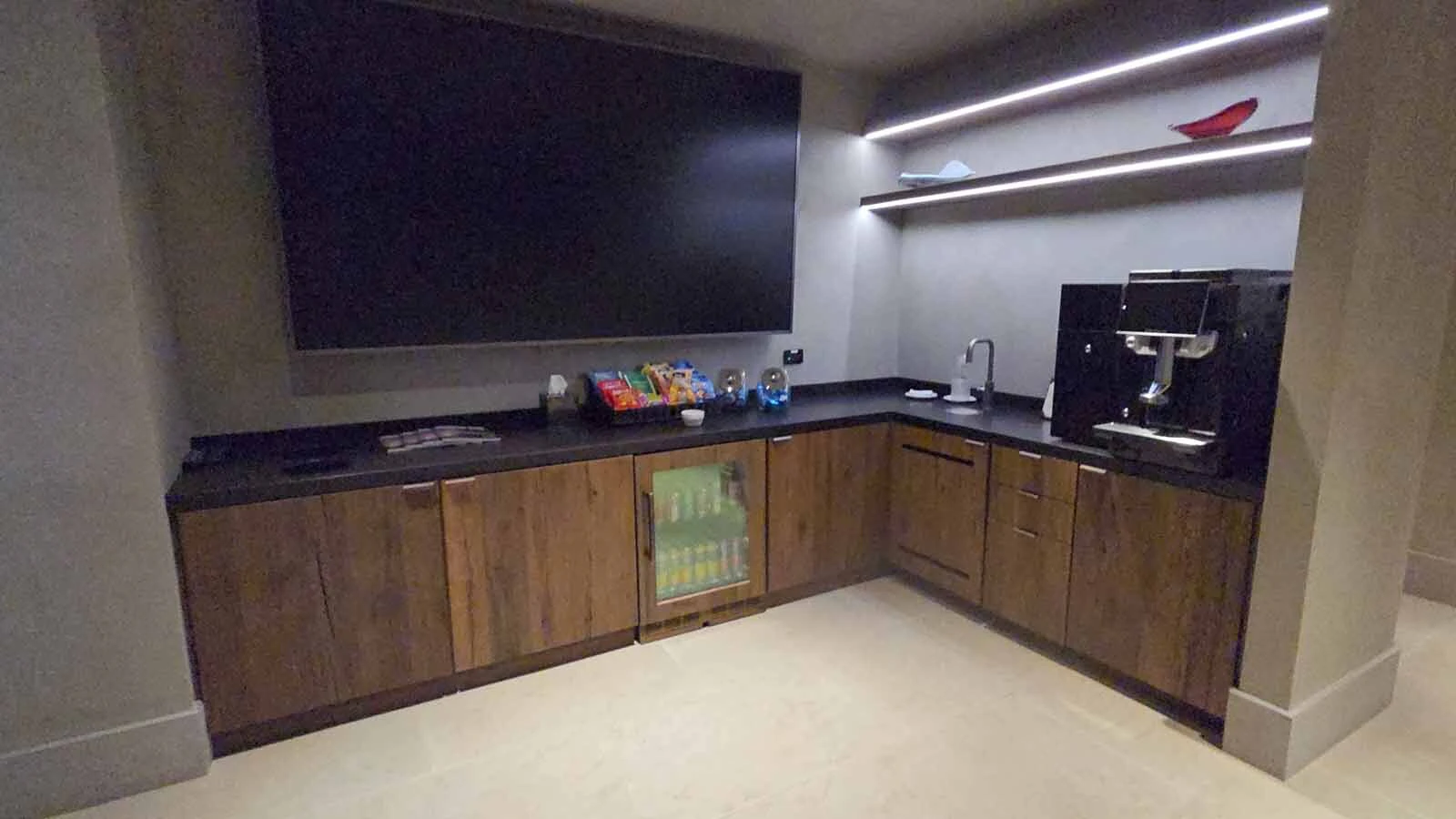 Free snacks and drinks are available to members at the Hoback Club. Memberships start at $150,000.