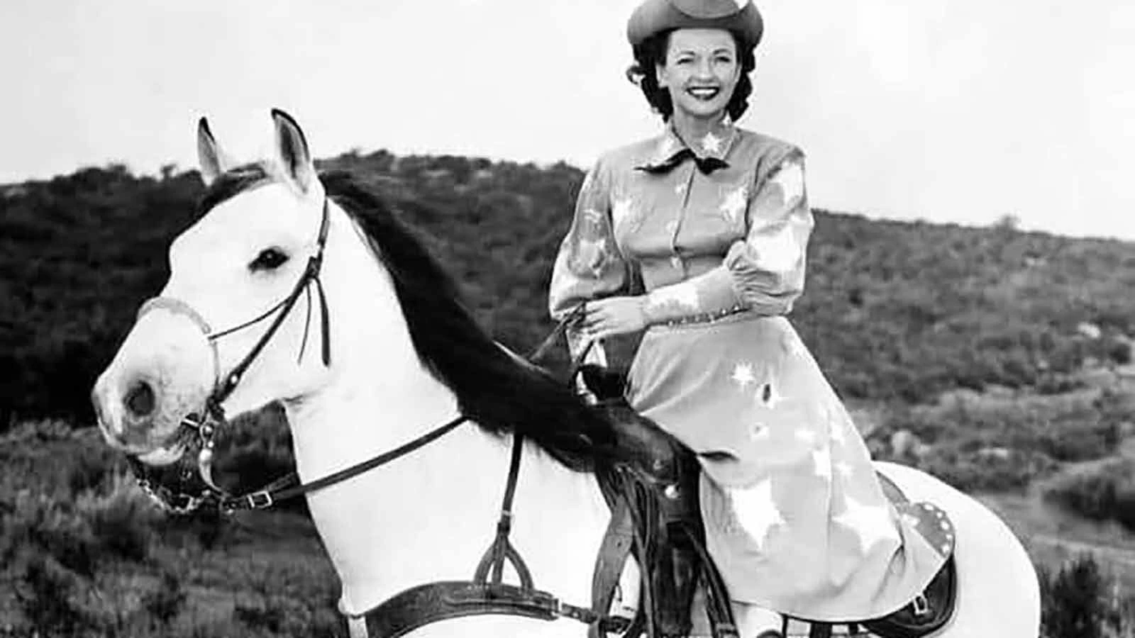Buttermilk, a Hollywood horse of Dale Evans, was owned and trained by Randall.The gelding ultimately appeared in all but six of the Roy Rogers Show television episodes that aired Sundays from 1951 to 1957.
