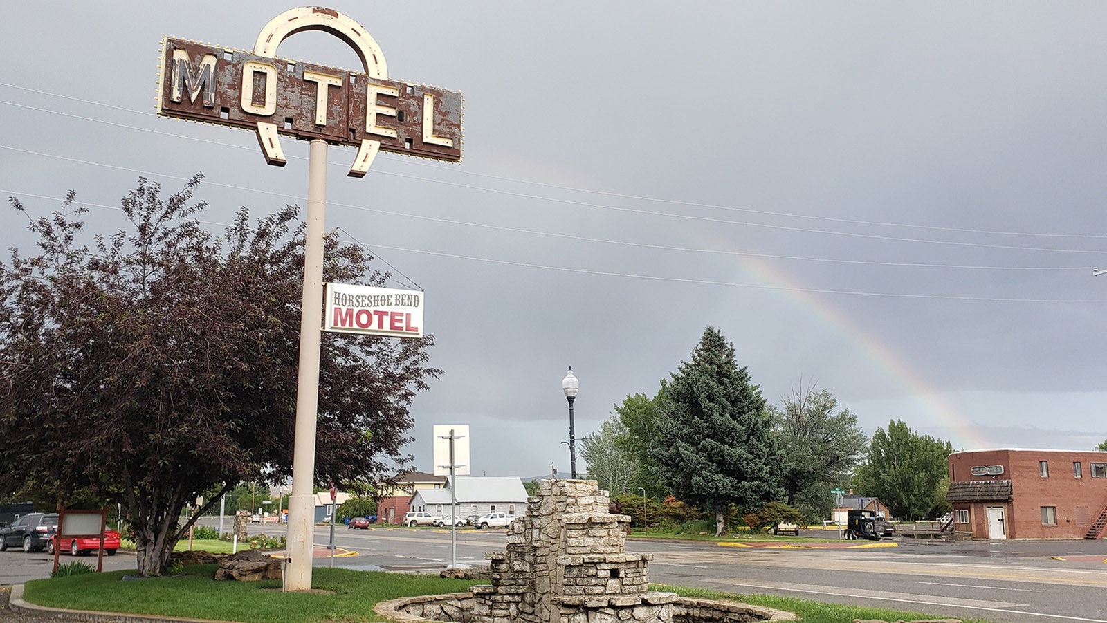 The iconic Horseshoe Bend Motel sign in Lovell, Wyoming, is going to get a facelift.