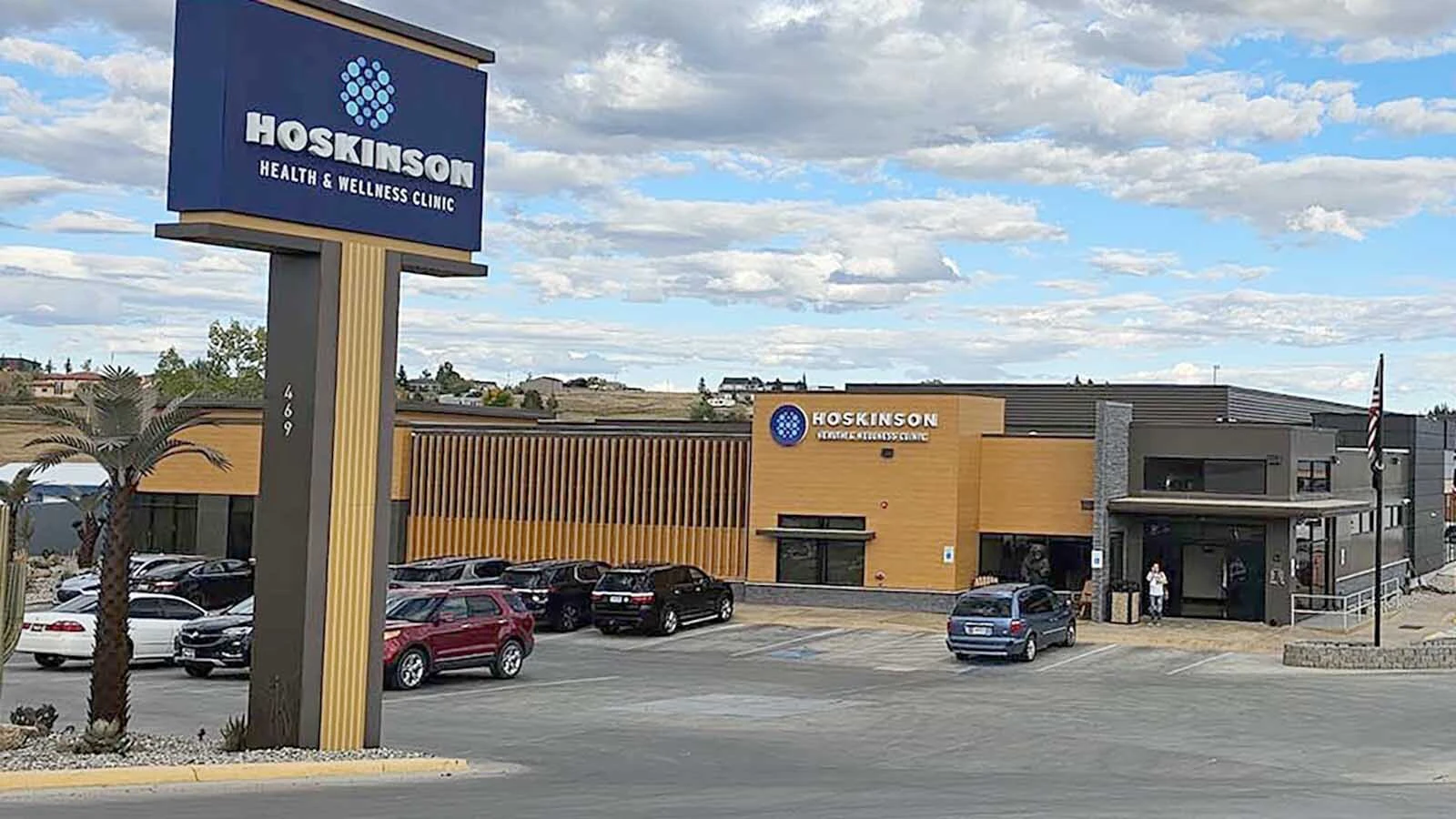 After a rocky, two-year run for Gillette’s $200 million state-of-the-art Hoskinson Health & Wellness Clinic, Monument Health has struck a deal to keep the facility open and plugging it into the Mayo Clinic Care Network. Hoskinson was losing millions every month.