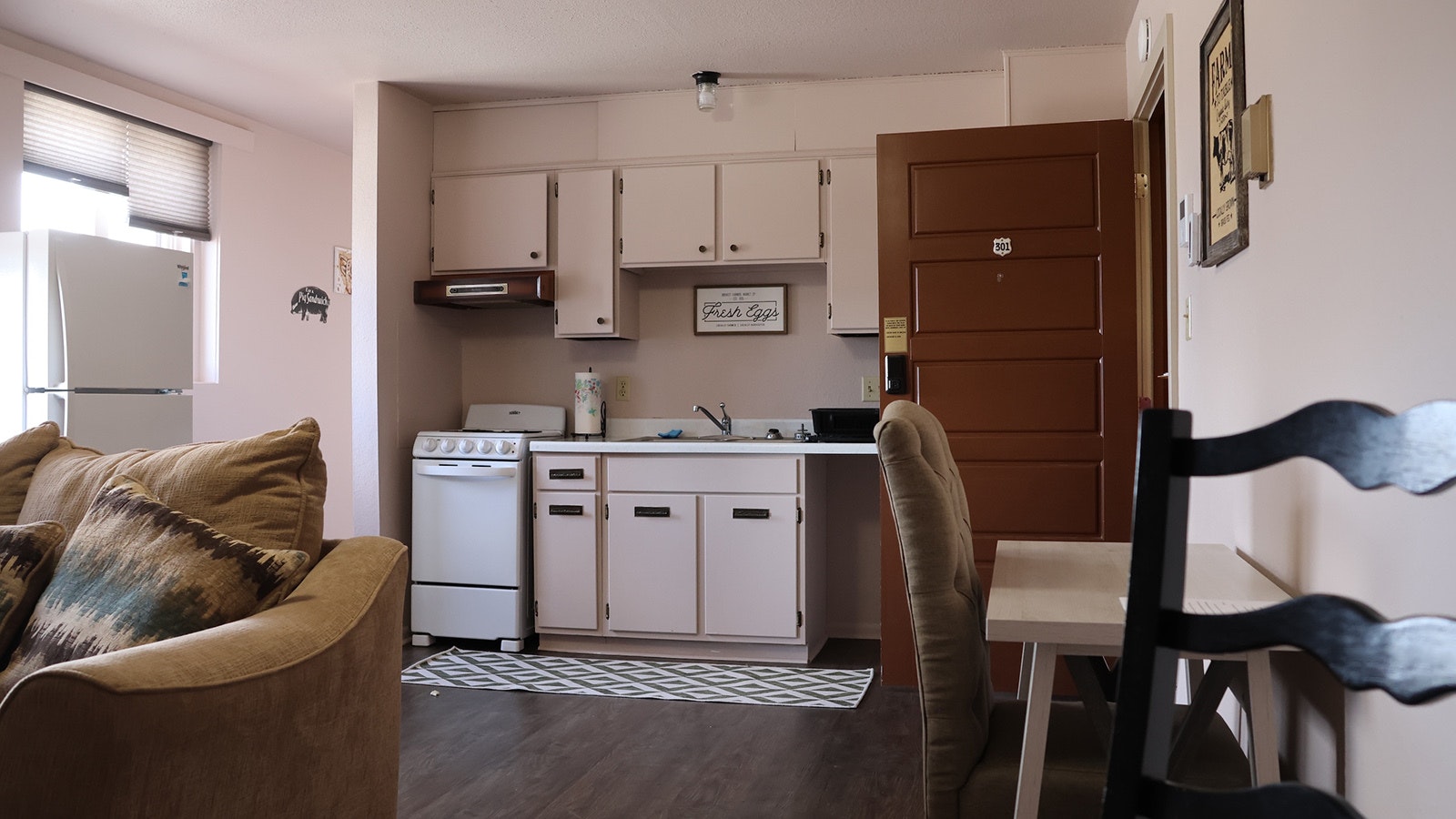 The hotel’s third floor offers kitchenette rooms that are often reserved during the week for oilfield and construction personnel working in the region.