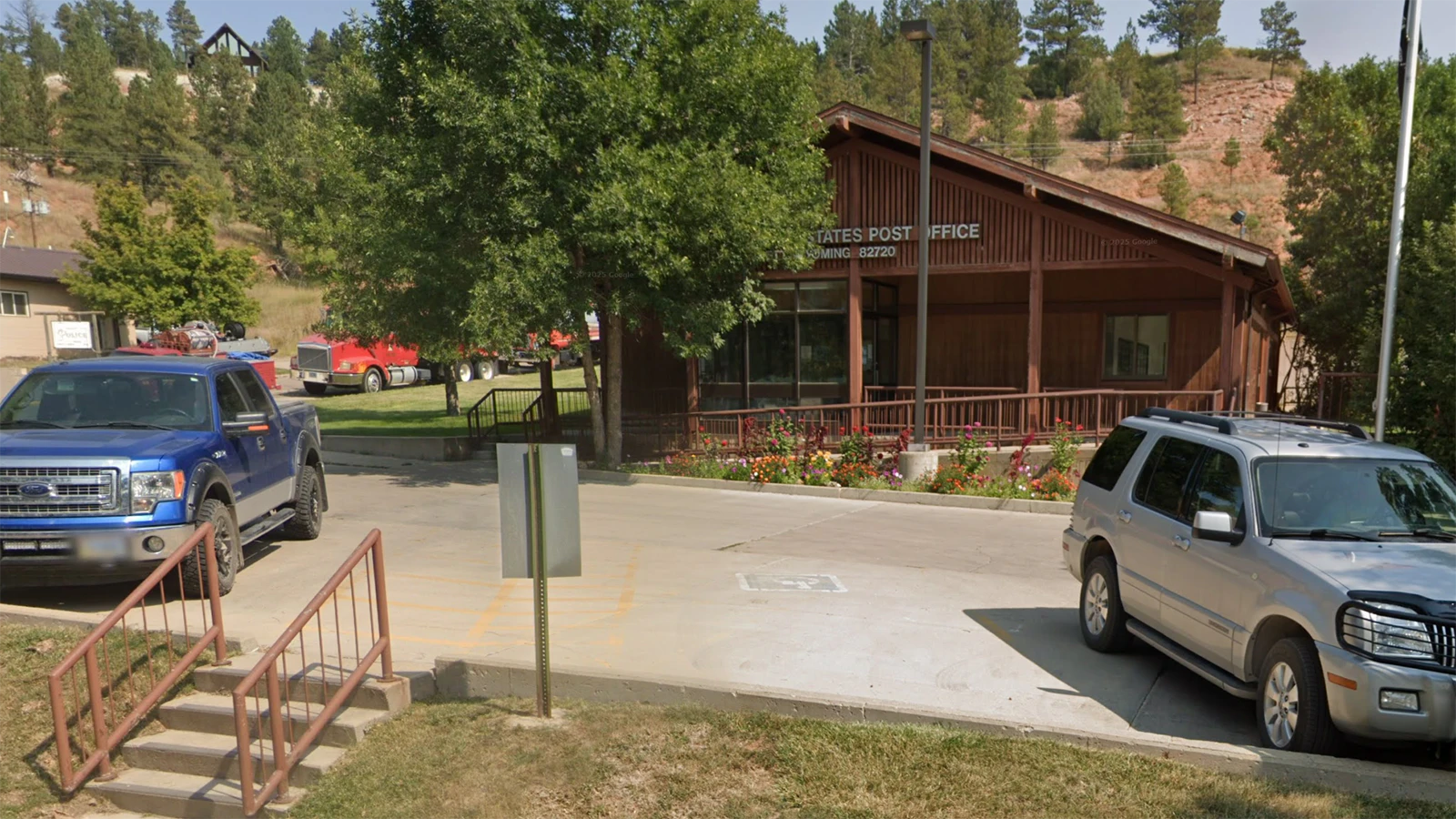 he Hulett Post Office has been the launching spot for Ione Spangler’s 66-mile mail route for many years.