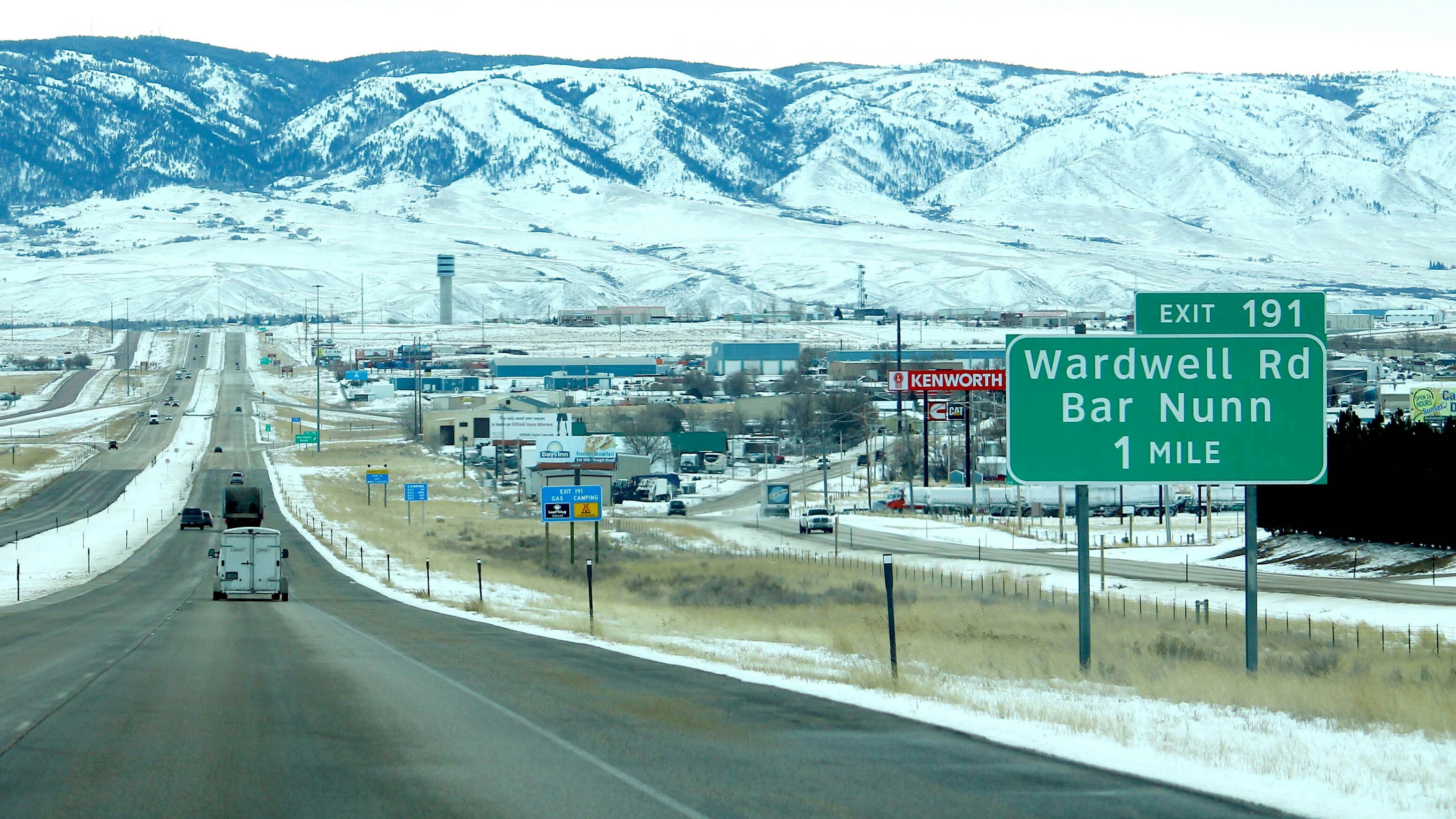 Interstate 25 approaching exit 191 near Bar Nunn, Wyoming.