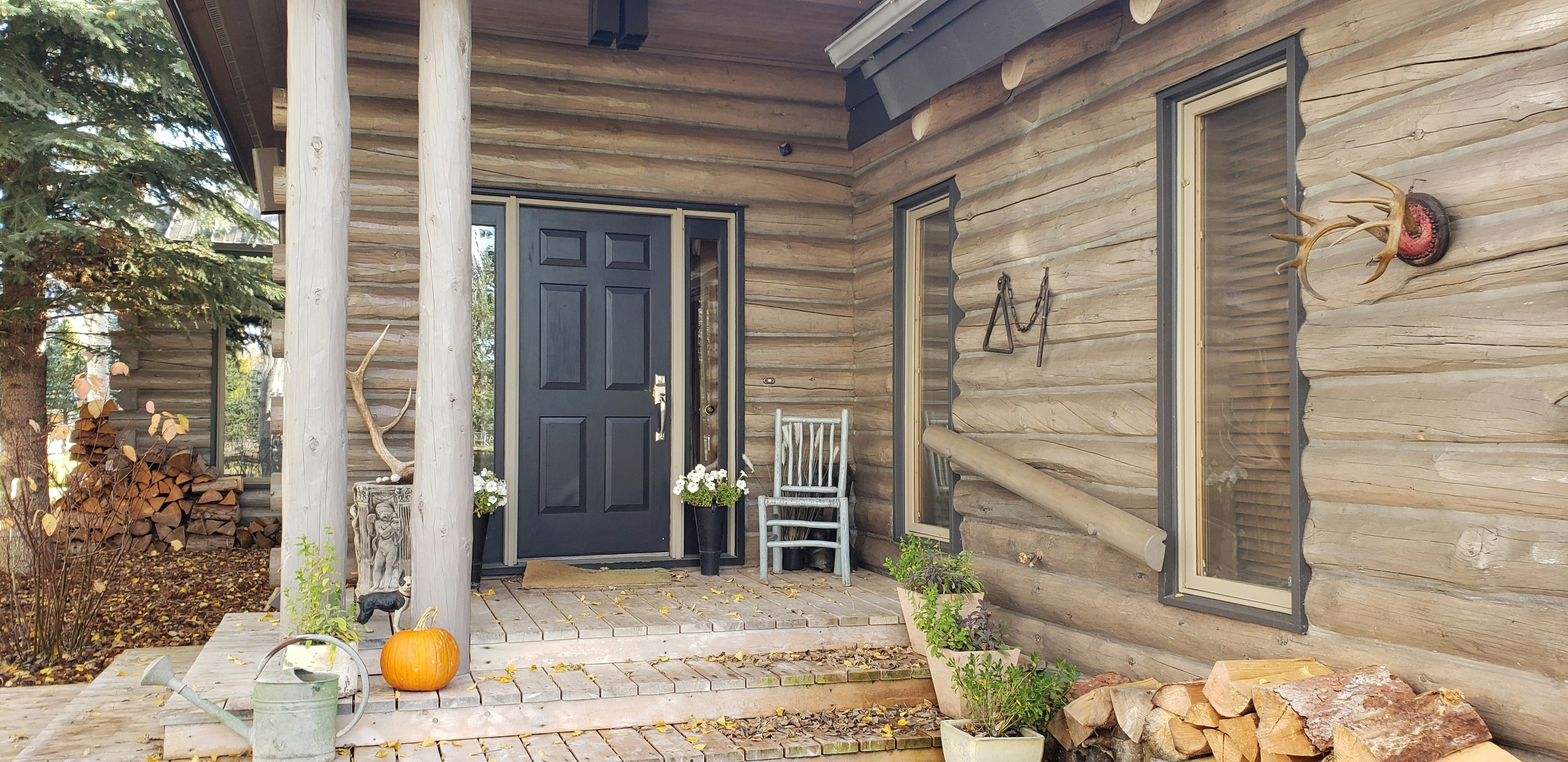 You'll make a grand entrance at the Western Star Ranch cabin.