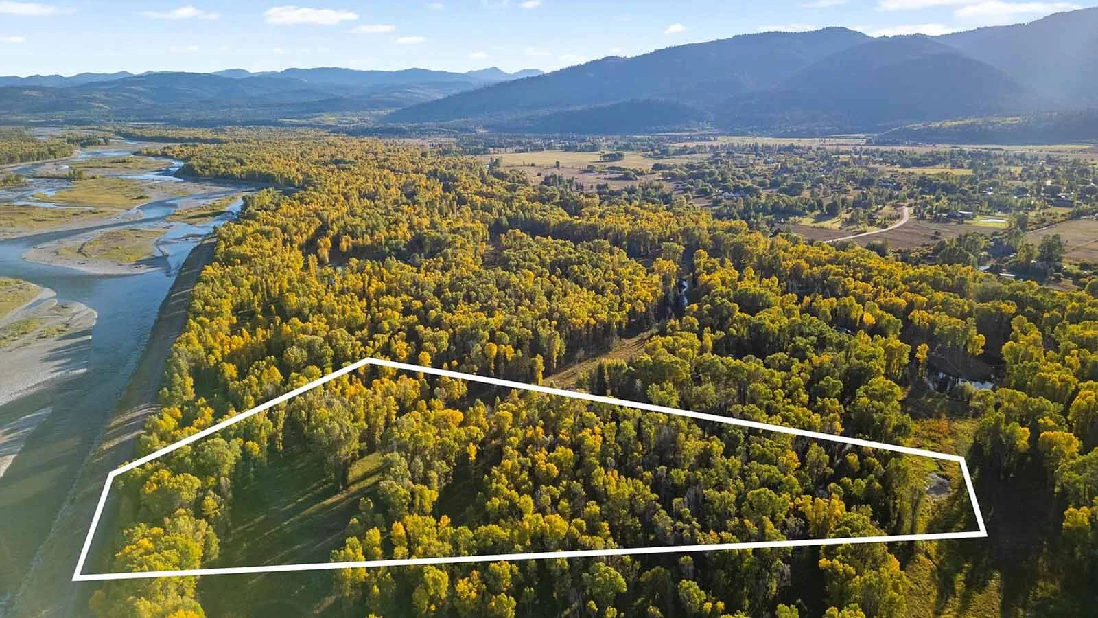 This 5.43-acre parcel of land along the west bank fo the Snake River in Jackson Hole increased in value from $275,000 in 1995 to $5.45 million in 2025, a 1.981% gain.