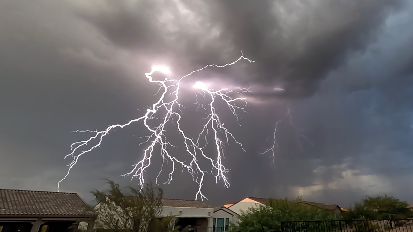 A quarter-second exposure captured these lightning strikes in stunning detail.