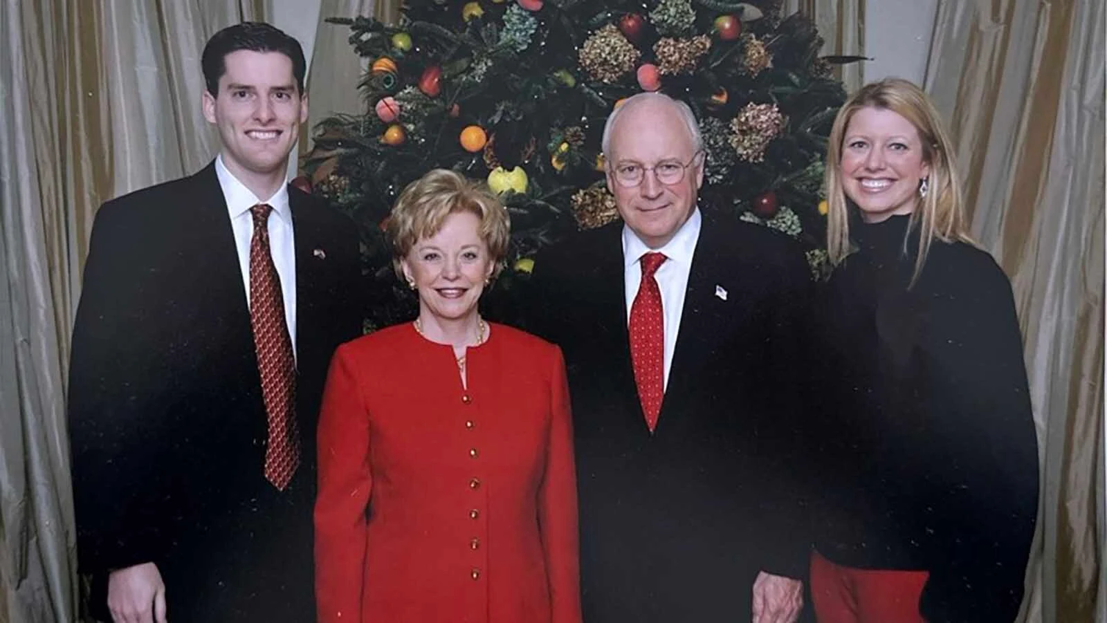  Dave and Jenica McMaster say they never would have imagined living in Dick Cheney’s hometown. Here they pose with former Vice President Dick Cheney and his wife, Lynne.