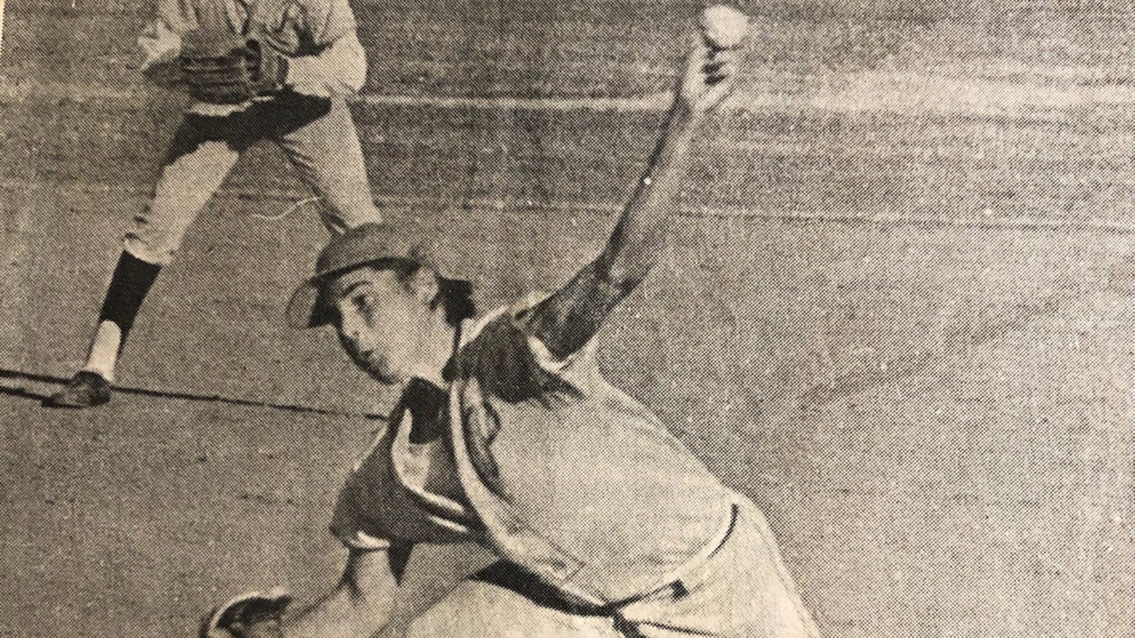 In 1972, Larry Proietti was planning to go pro. His friend, Vince Troia, loaned Proietti his Vida Blue glove for this tournament at City Park in Pittsburg, California.