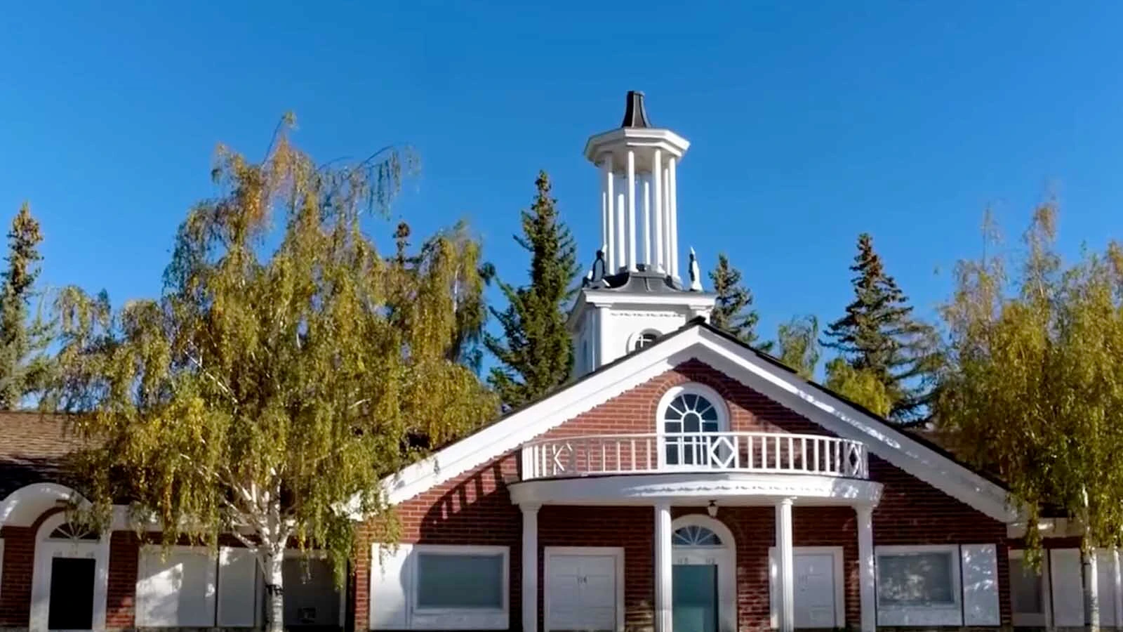 Fans of the Little America hotel near Green River say its demolition is “heartbreaking.” Its cheap ice cream cones, penguin mascot and endless roadside billboards are legendary. It’s also been a lifesaving haven from Wyoming’s notorious blizzards.