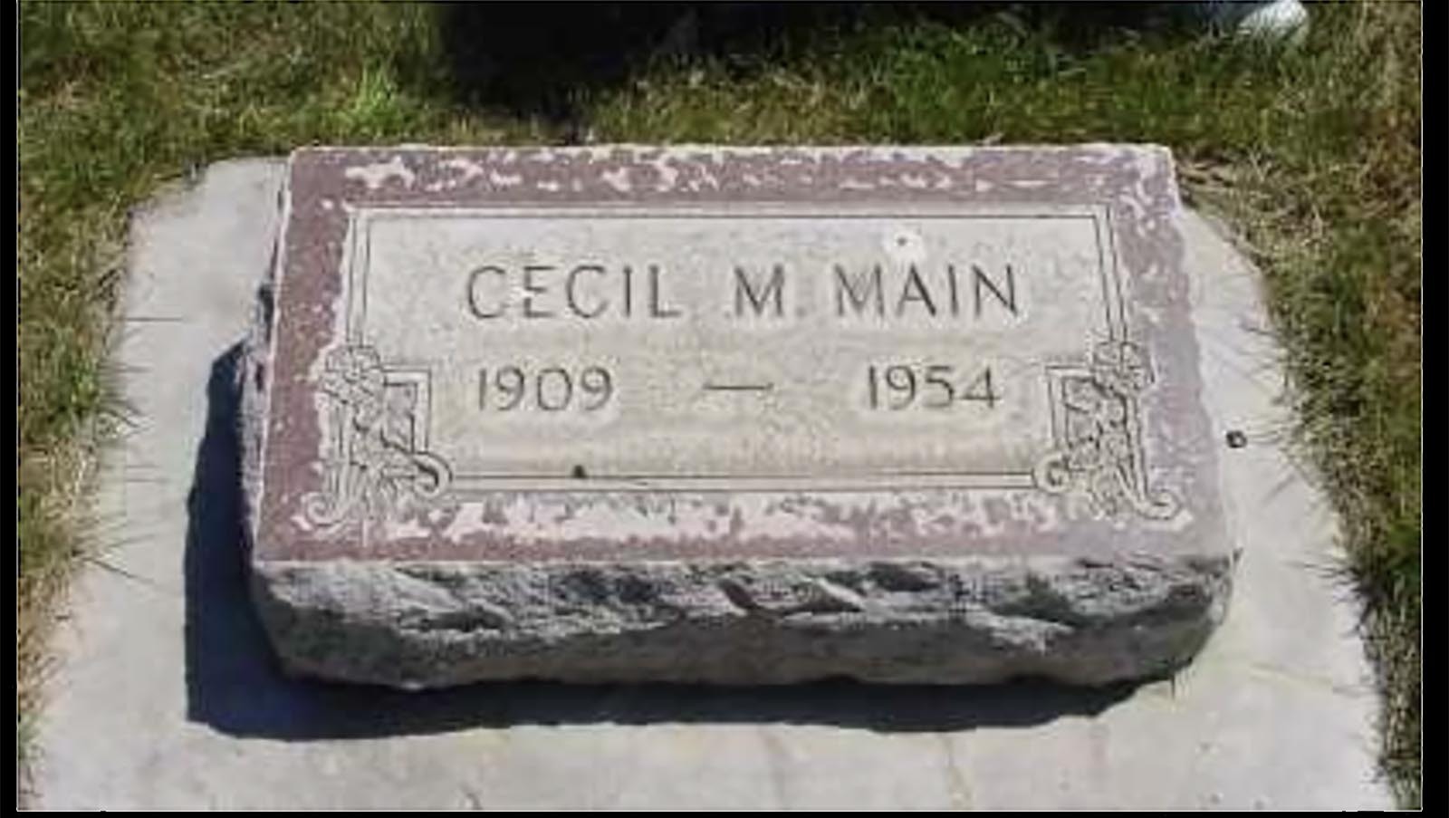 The headstone of Cecil Main in Alliance, Nebraska.