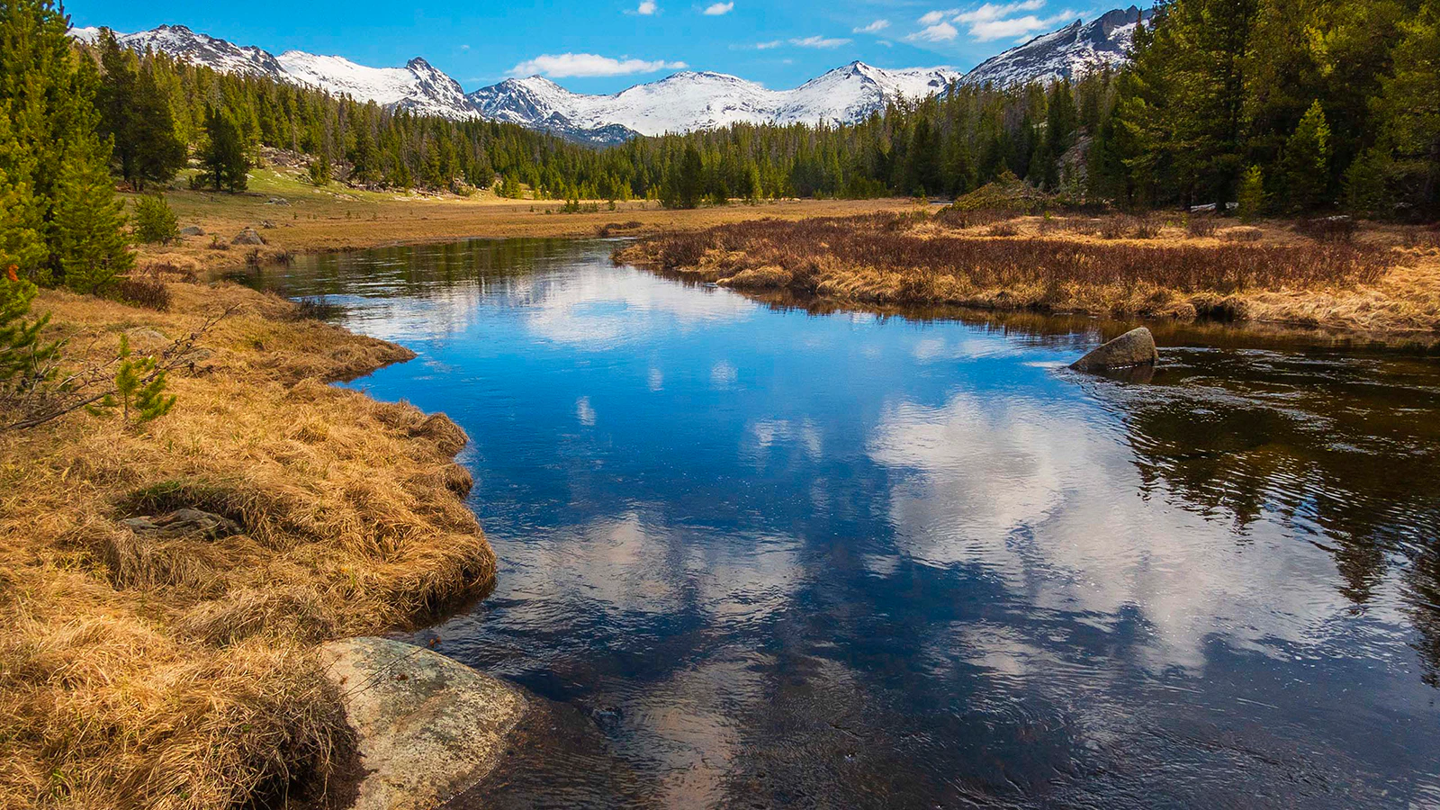 Some of the best views during the hike into Lonesome Lake are along the Big Sandy River, at the southern end of the Wind River Range mountains.