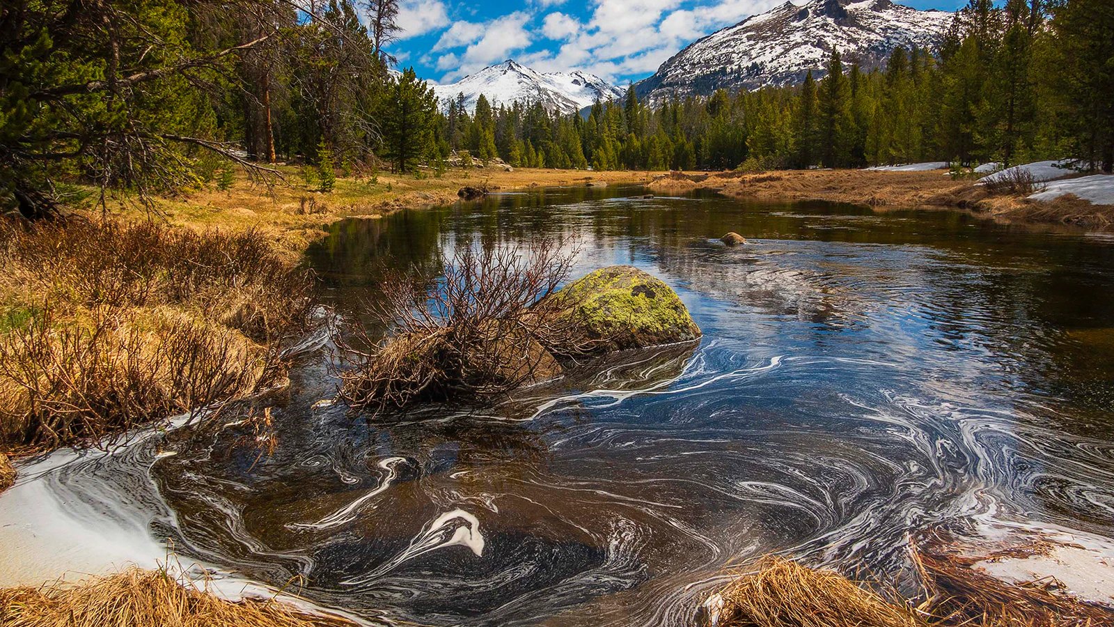 Some of the best views during the hike into Lonesome Lake are along the Big Sandy River, at the southern end of the Wind River Range mountains.