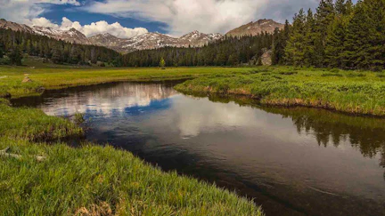 Some of the best views during the hike into Lonesome Lake are along the Big Sandy River, at the southern end of the Wind River Range mountains.