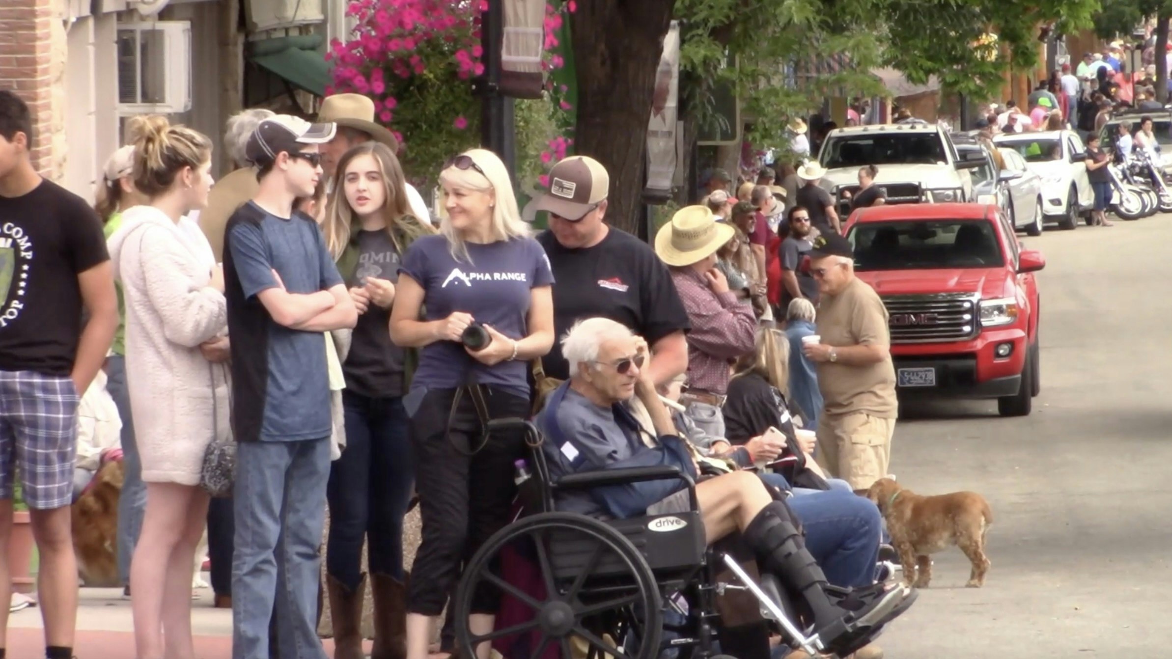Fans line the streets of Buffalo for Longmire Days 2019.