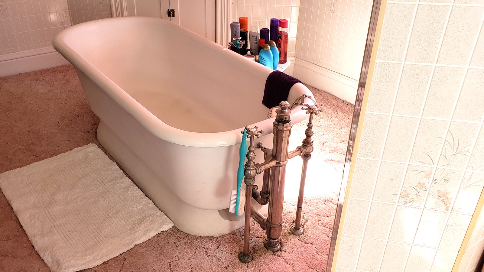 The tub is the type that fills from the bottom rather than the top.