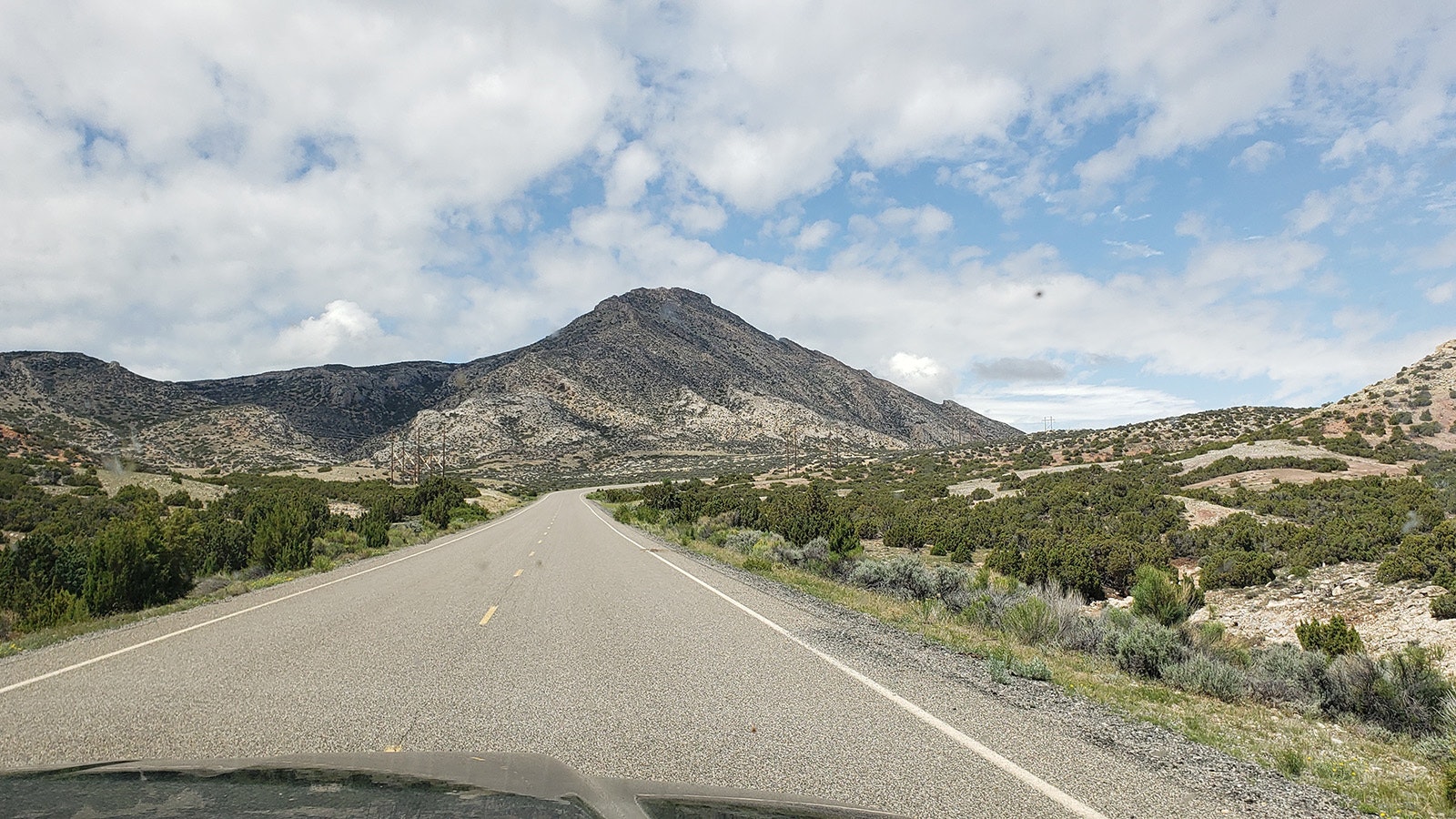 The road to Pryor Mountains.