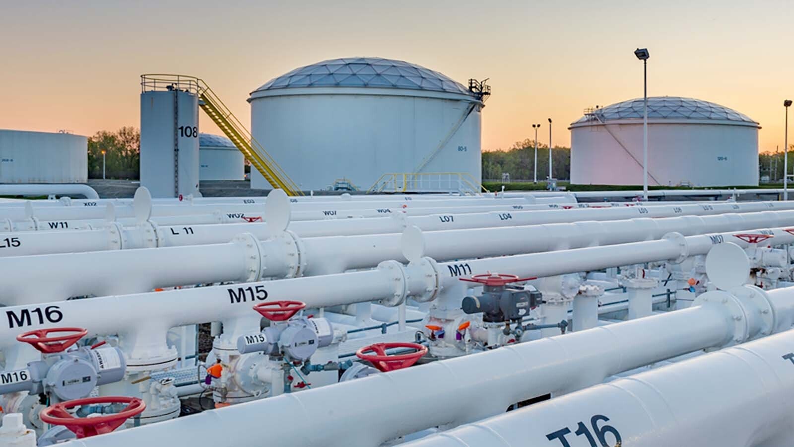 Houston-based Harvest Midstream has signed a $1 billion deal to buy MPLX's extensive natural gas network across the Uinta and Green River basins. It’s the first major investment in Wyoming energy for the company and its billionaire owner, Jeff Hildebrand.