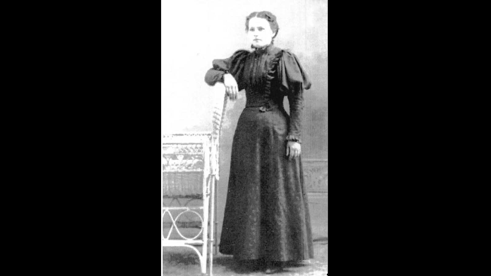 Earl Newton was a friend of Buffalo Bill Cody and had been a cowboy, miner, stage driver, rancher, and sheep man. He also was lonely. In 1902, he married a mail-order bride, Eliza Bushnell, of Cherokee, Iowa. She arrived by train and their were married by Judge M.O. Newton right away. Here's a photo of Eliza as a young woman.