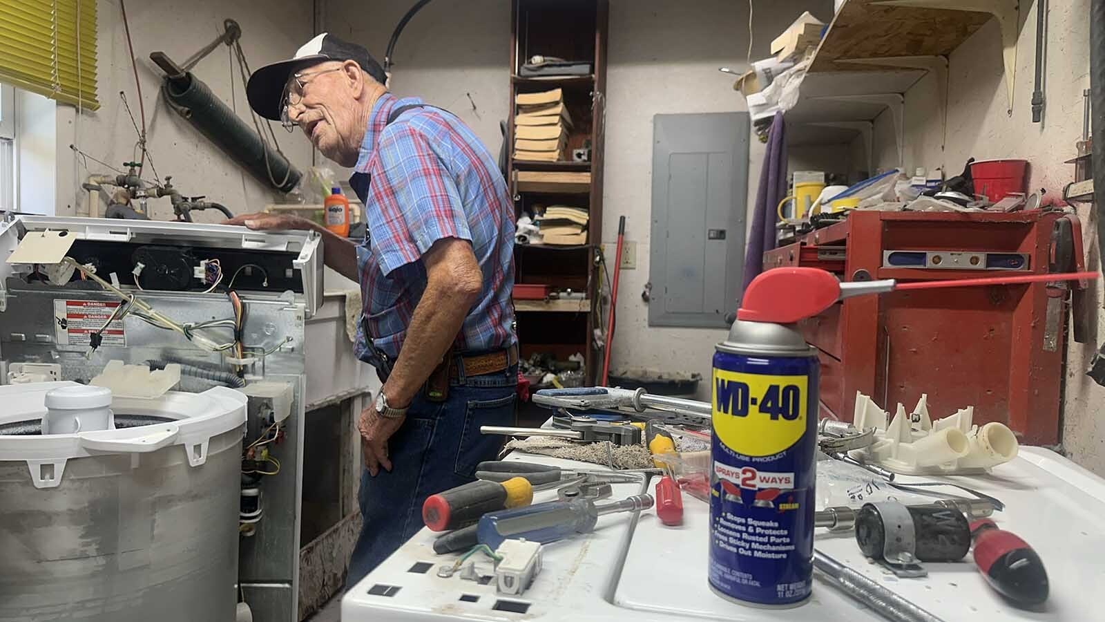 In 87-year-old Martin Andreen’s workshop in Thermopolis, Wyoming, he does not need fancy tools to get the repair job done. A magnetic wrench is his best friend and a clear mind to figure out the problem.