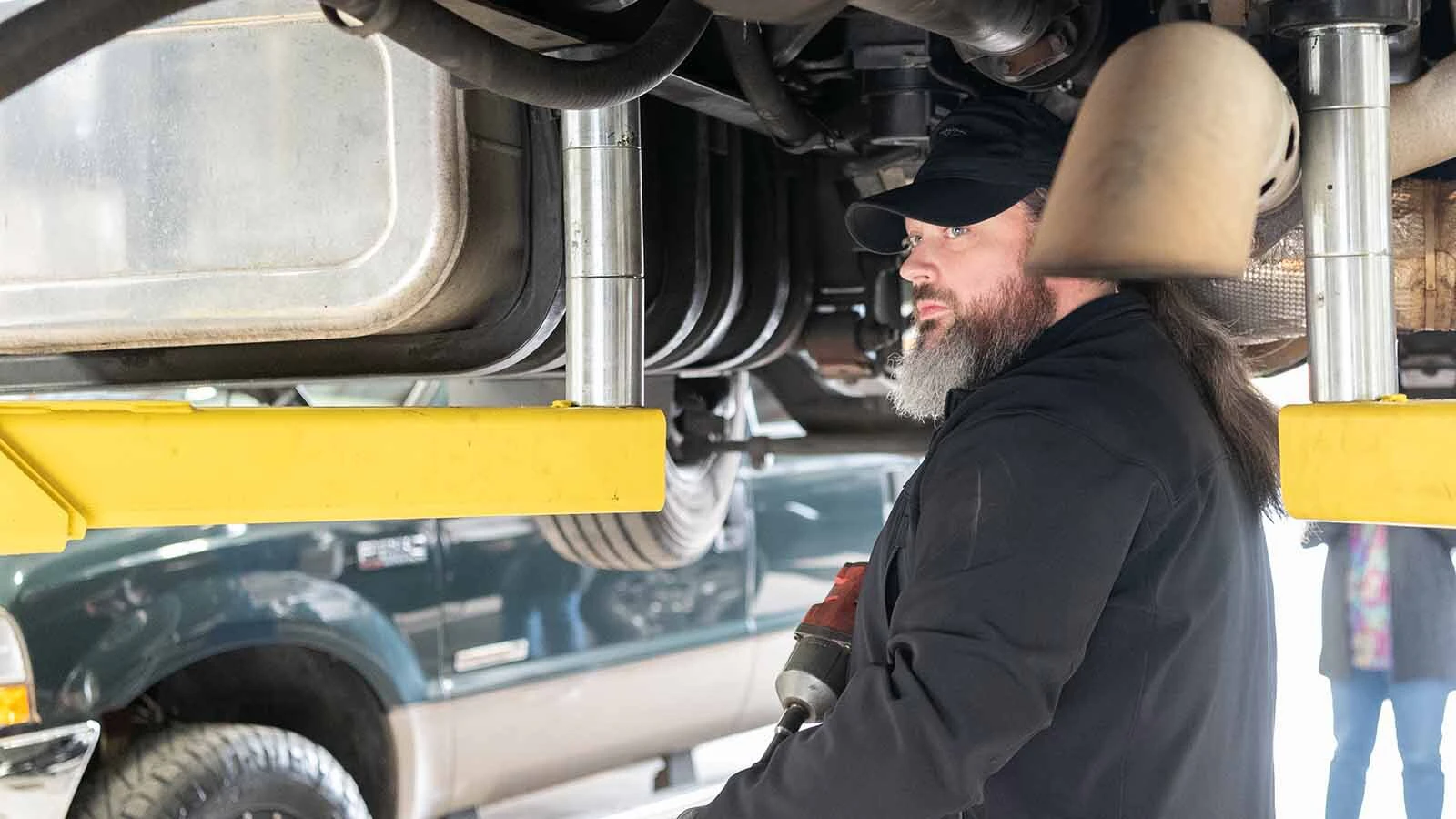 Matt Geouge replaces a transmission in an F-750 flyback wrecker.