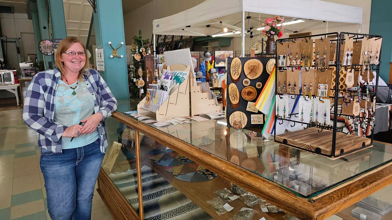 As Rural Downtowns Across The U.S. Are Dying, Meeteetse Makes A ...