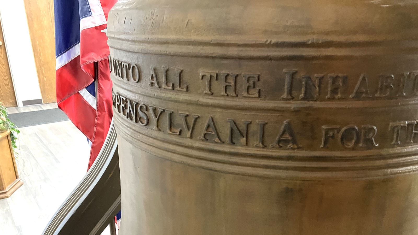 Just as on the original Liberty Bell, the state of Pennsylvania is spelled with just one “n” an acceptable spelling at the time of its creation.