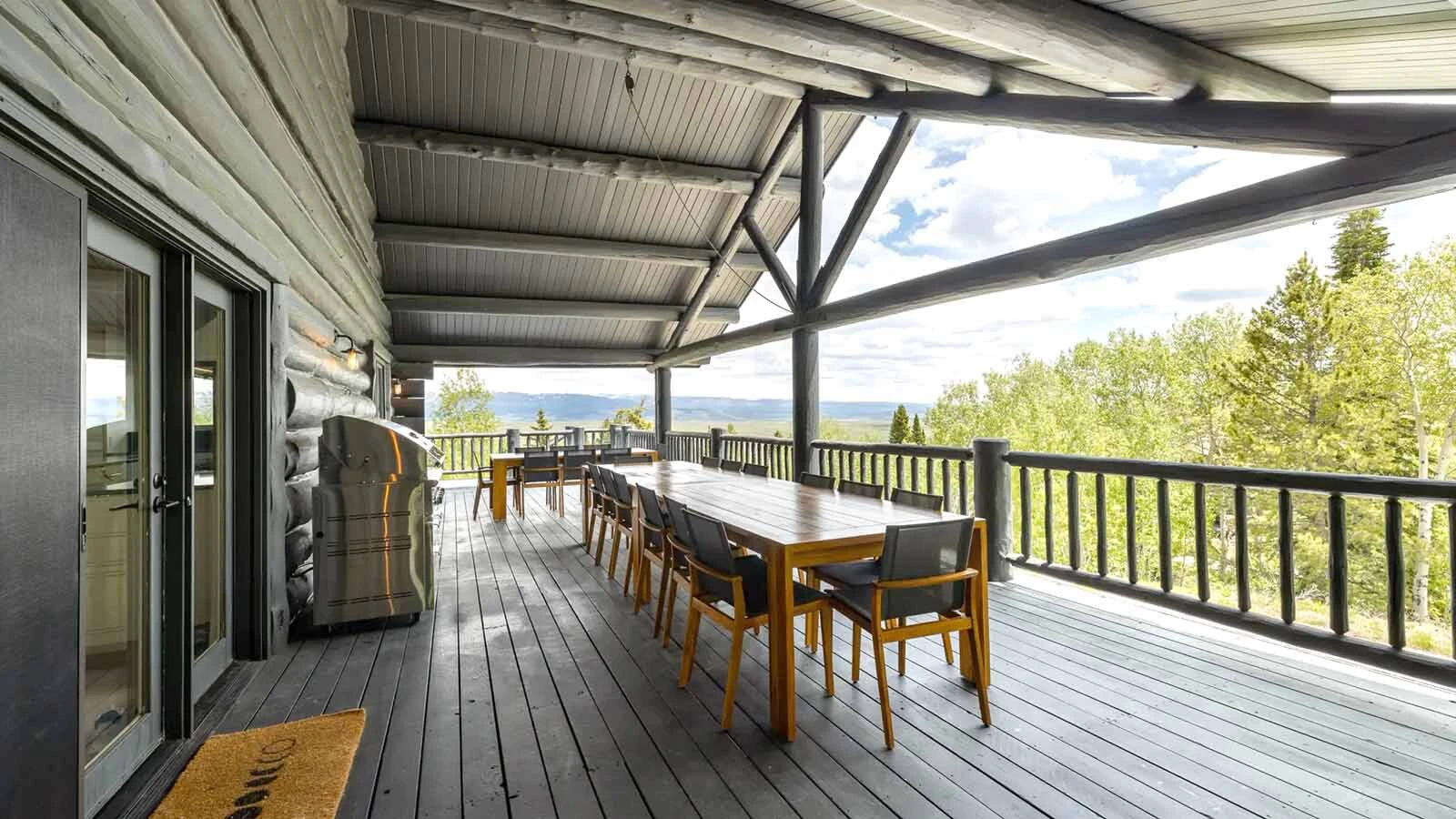 After 14 months on the market, the 558-acre Miner Creek Ranch near Bondurant wasn't moving closer to a sale, even after dropping the listing price from $20 million to $15 million. When the ranch was scheduled for a no-reserve auction, that spurred a frenzy of interest that resulted in a preemptive offer to buy the ranch before the auction could be held.
