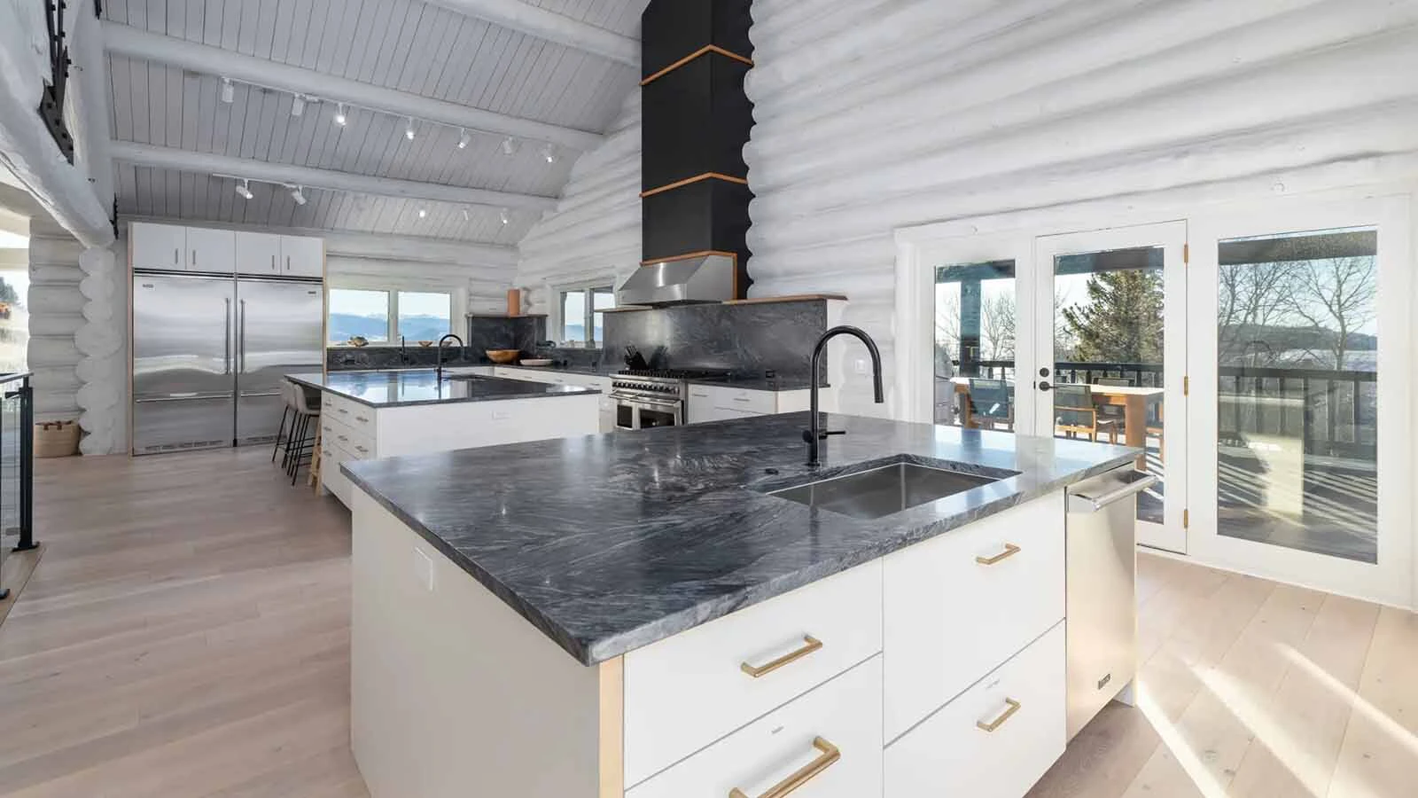 After 14 months on the market, the 558-acre Miner Creek Ranch near Bondurant wasn't moving closer to a sale, even after dropping the listing price from $20 million to $15 million. When the ranch was scheduled for a no-reserve auction, that spurred a frenzy of interest that resulted in a preemptive offer to buy the ranch before the auction could be held.