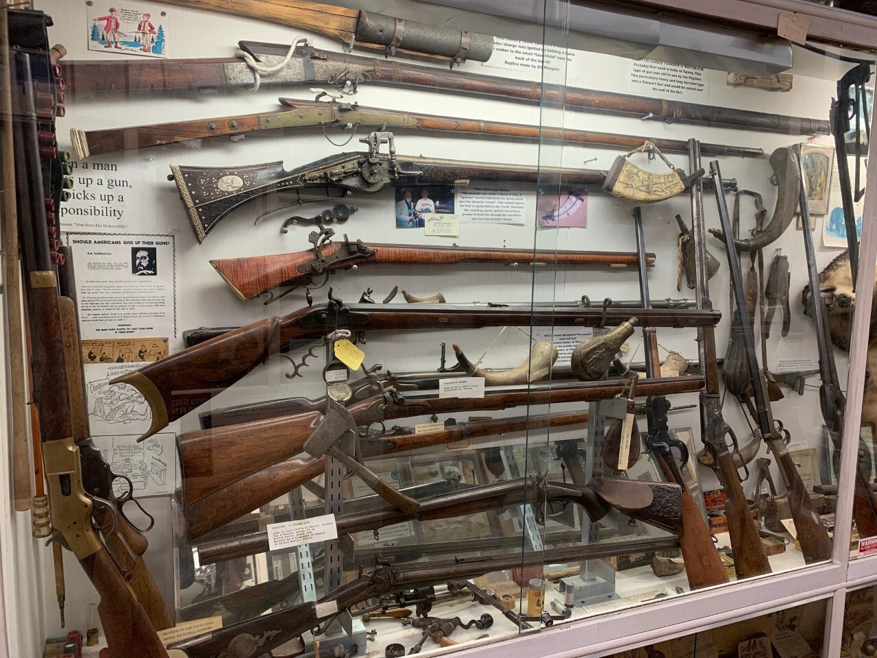 A display of rifles that shows the evolution of firearms.