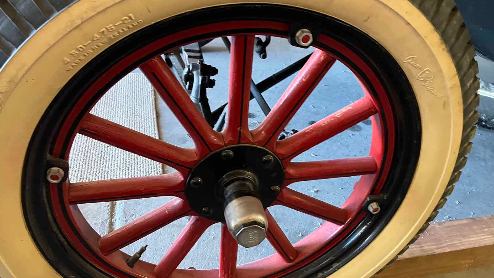 The 1925 Model T’s wheels have wooden spokes.