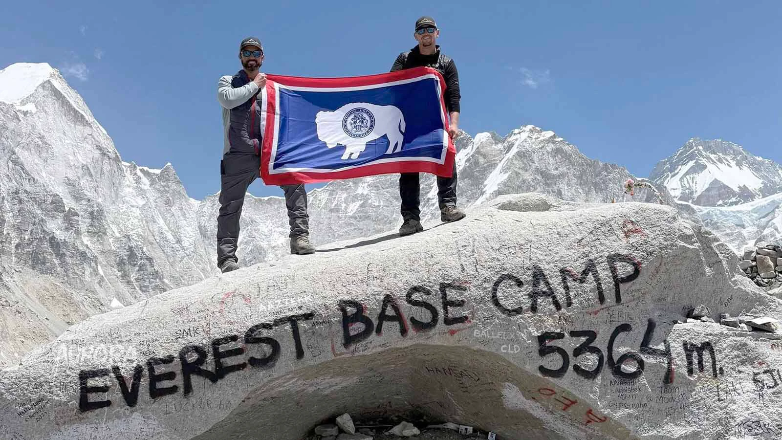 The Lovell friends, Keith Leithead and Pete Baxendale brought a Wyoming flag to Everest’s base camp.