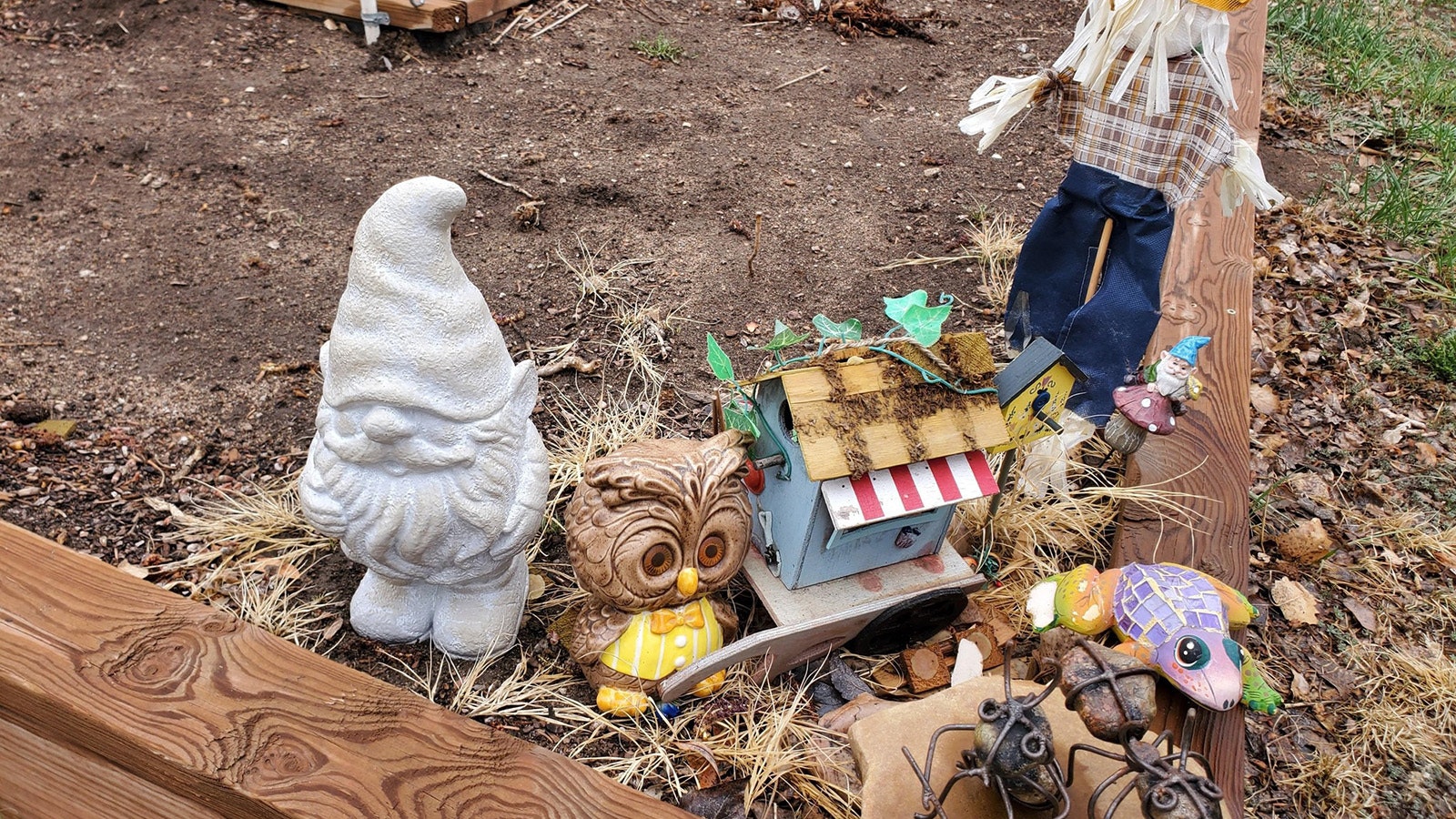 When Lydia Mullins saw a Facebook post about someone's garden gnome being stolen, she replaced it with a new garden guardian.