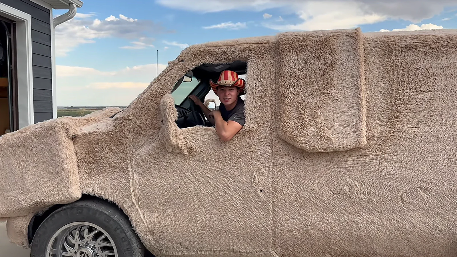 A Powell man who built a "Dumb And Dumber" Mutt Cutts van replica with his best friend says it turns heads everywhere they drive it in the Bighorn Basin. "I basically had to shampoo the whole thing," he said about cleaning it up. "It was a nightmare."