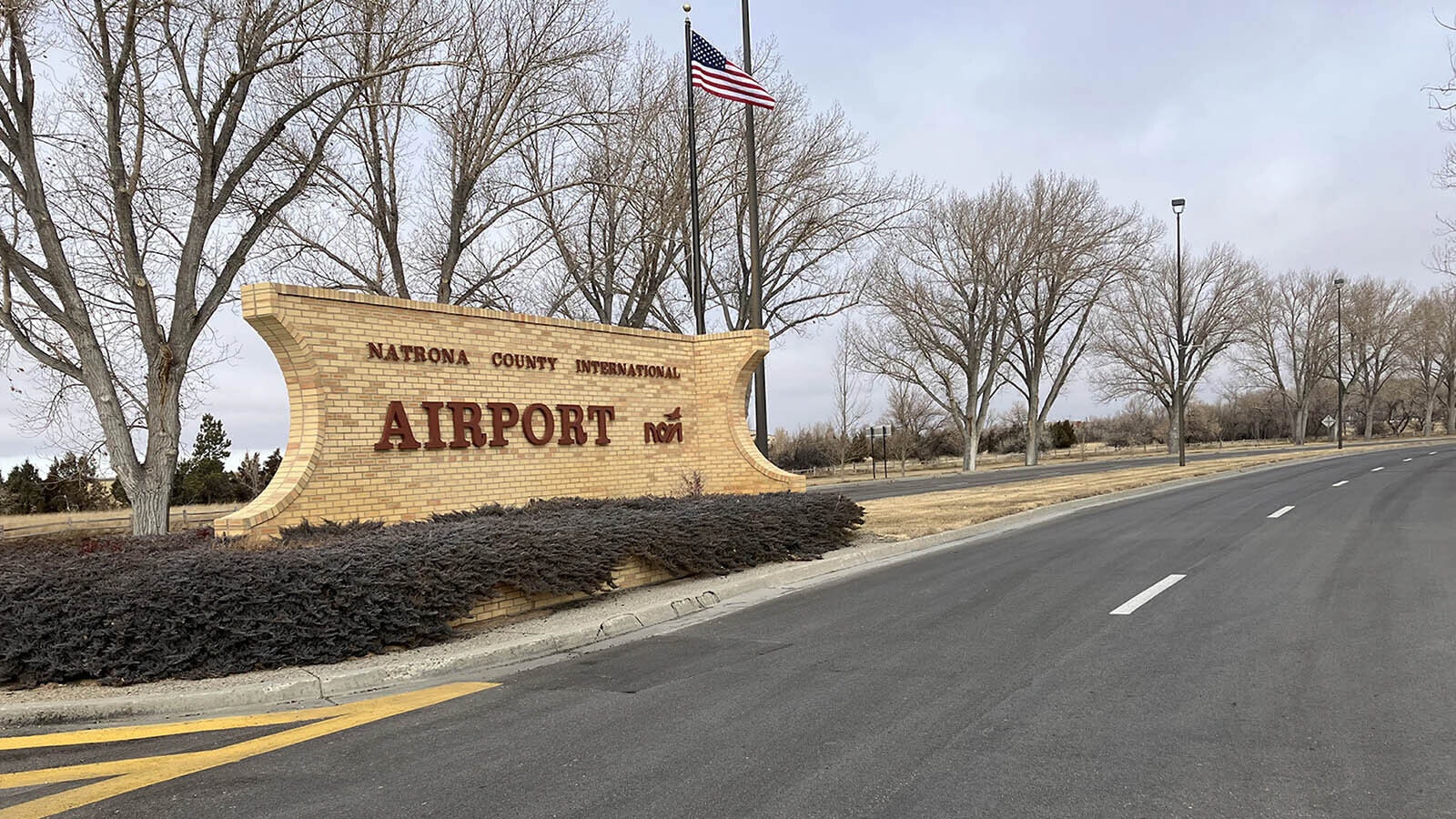 The Natrona County commission Tuesday agreed to pay for continued SkyWest Delta Connection service from Casper to Salt Lake City.