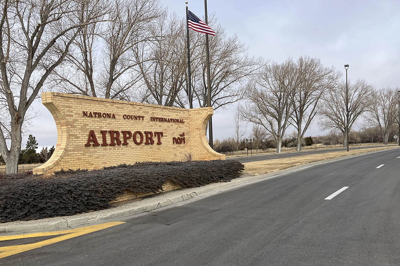 The Natrona County commission Tuesday agreed to pay for continued SkyWest Delta Connection service from Casper to Salt Lake City.