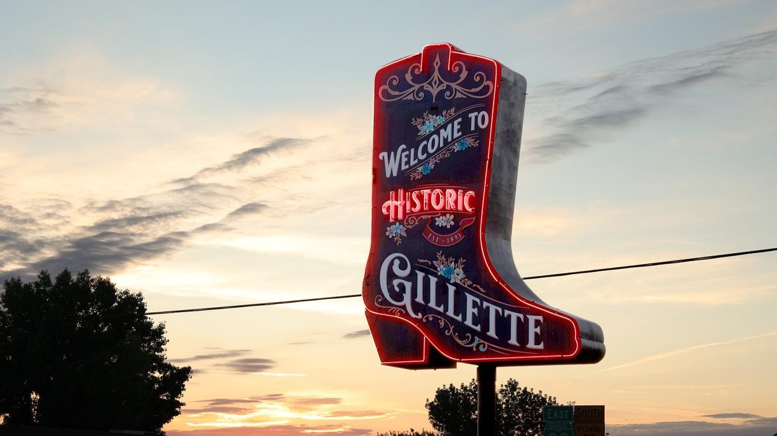 Frontier Auto Musum in Gillette is rescuing and restoring vintage roadside signs with a vision to creat a "neon park."