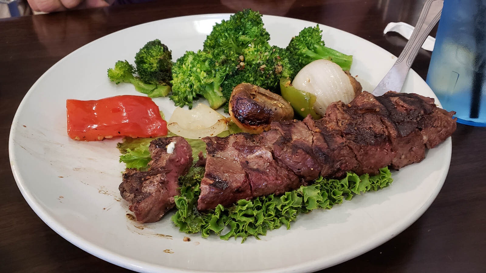For lighter fare, try the kabobs at lunchtime, with broccoli.
