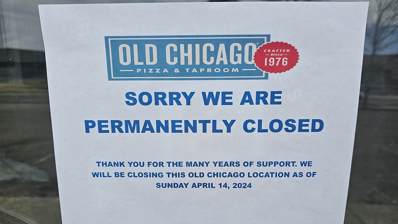 The signs on the front doors of Cheyenne's Old Chicago say it all.