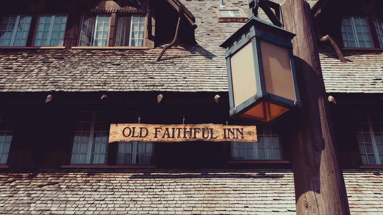 Travel Wyoming: Old Faithful Inn Is Still Architectural Icon Of ...