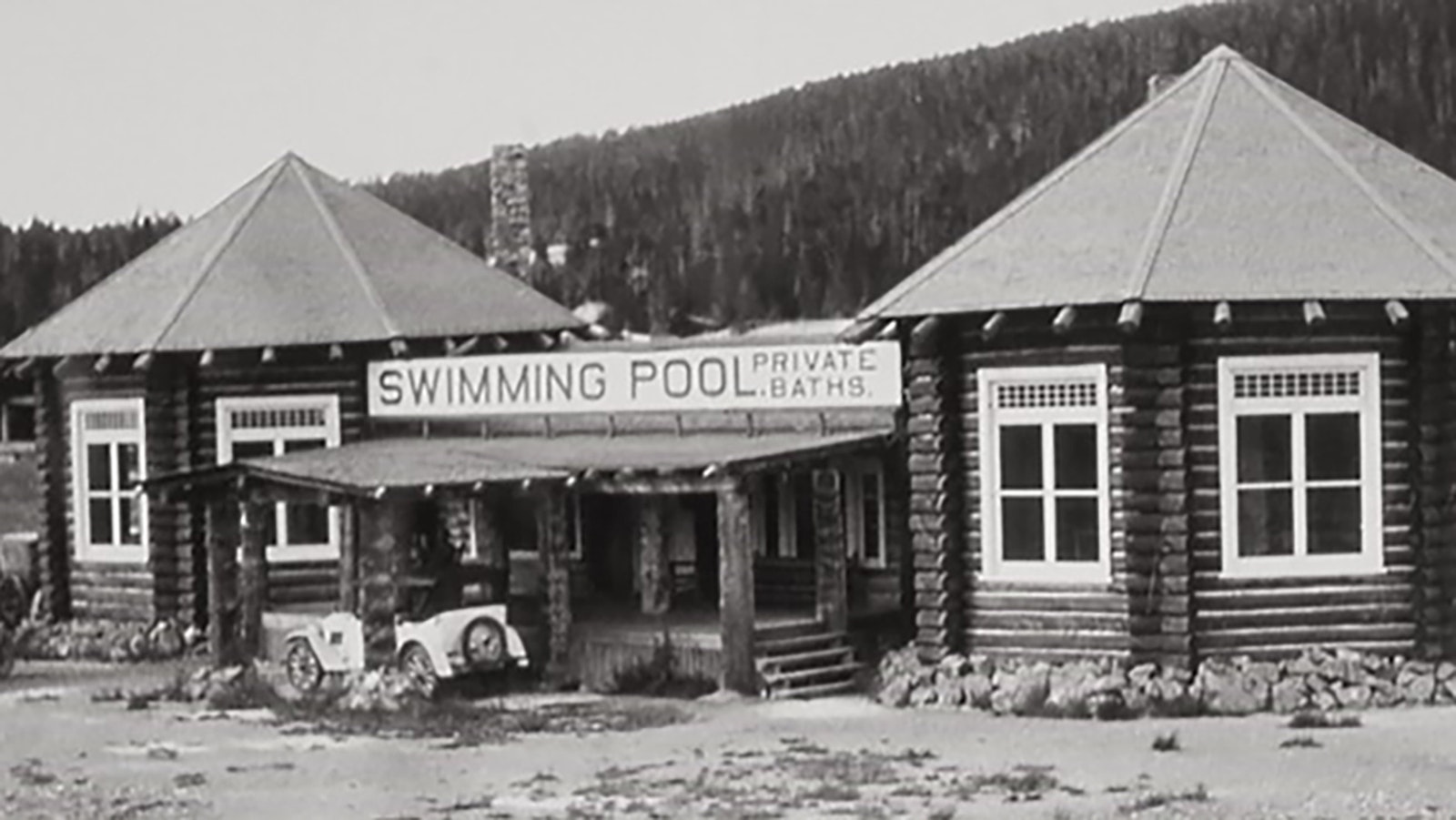 Old Faithful swimming pool and bath house as it appeared from 1914 through 1933.