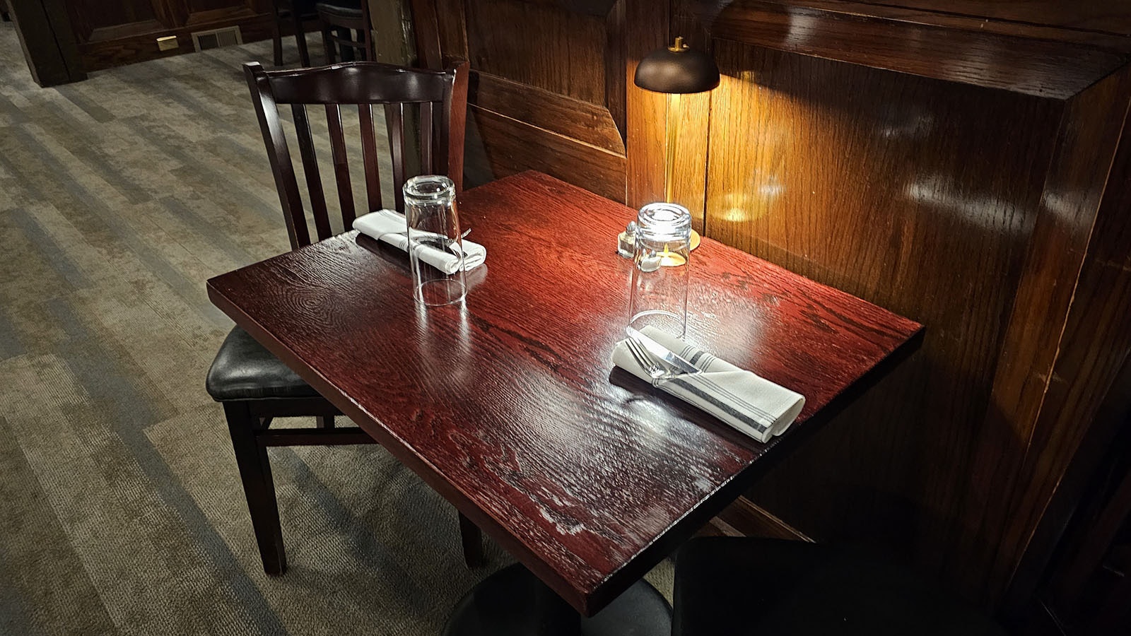 This is the table with the glass that went whirling off onto the floor, seemingly of its own will. The surface is not completely smooth, and it was dry at the time. The table is also sturdy, with no wobbly legs, and no one was standing near the table at the time of the incident. This reporter was seated one table away.